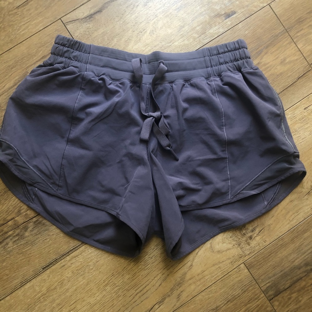 Lululemon hotty hot 4” short, gray